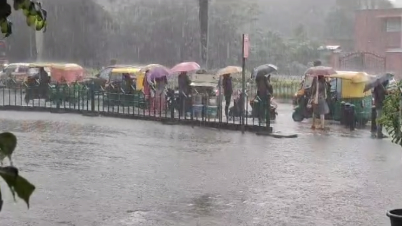 https://newsfirstlive.com/wp-content/uploads/2023/06/Bangalore-Rain.jpg