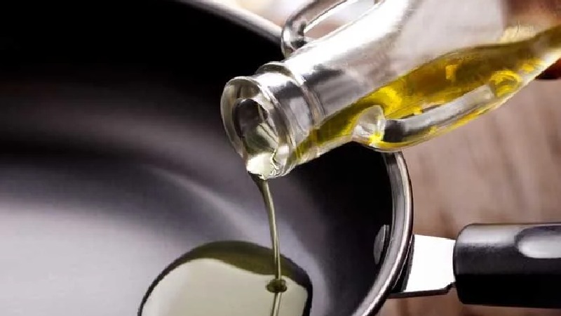 https://newsfirstlive.com/wp-content/uploads/2023/06/Cooking-Oil.jpg