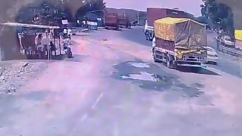 https://newsfirstlive.com/wp-content/uploads/2023/07/Truck-Accident.jpg