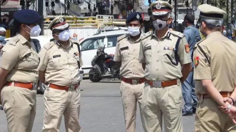 https://newsfirstlive.com/wp-content/uploads/2023/07/delhi-police.jpg